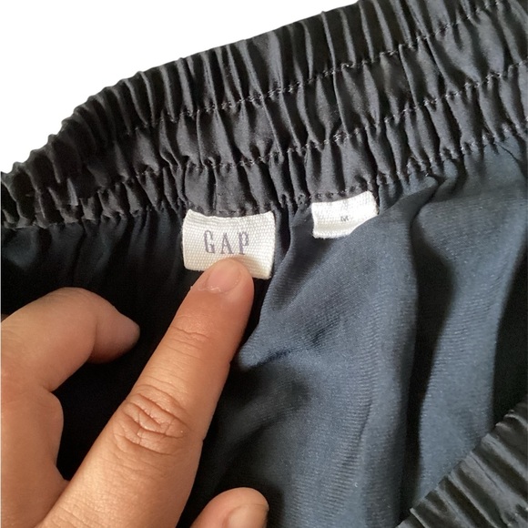 GAP Black Athletic Shorts with Elastic Waistband (M) - Picture 2 of 3